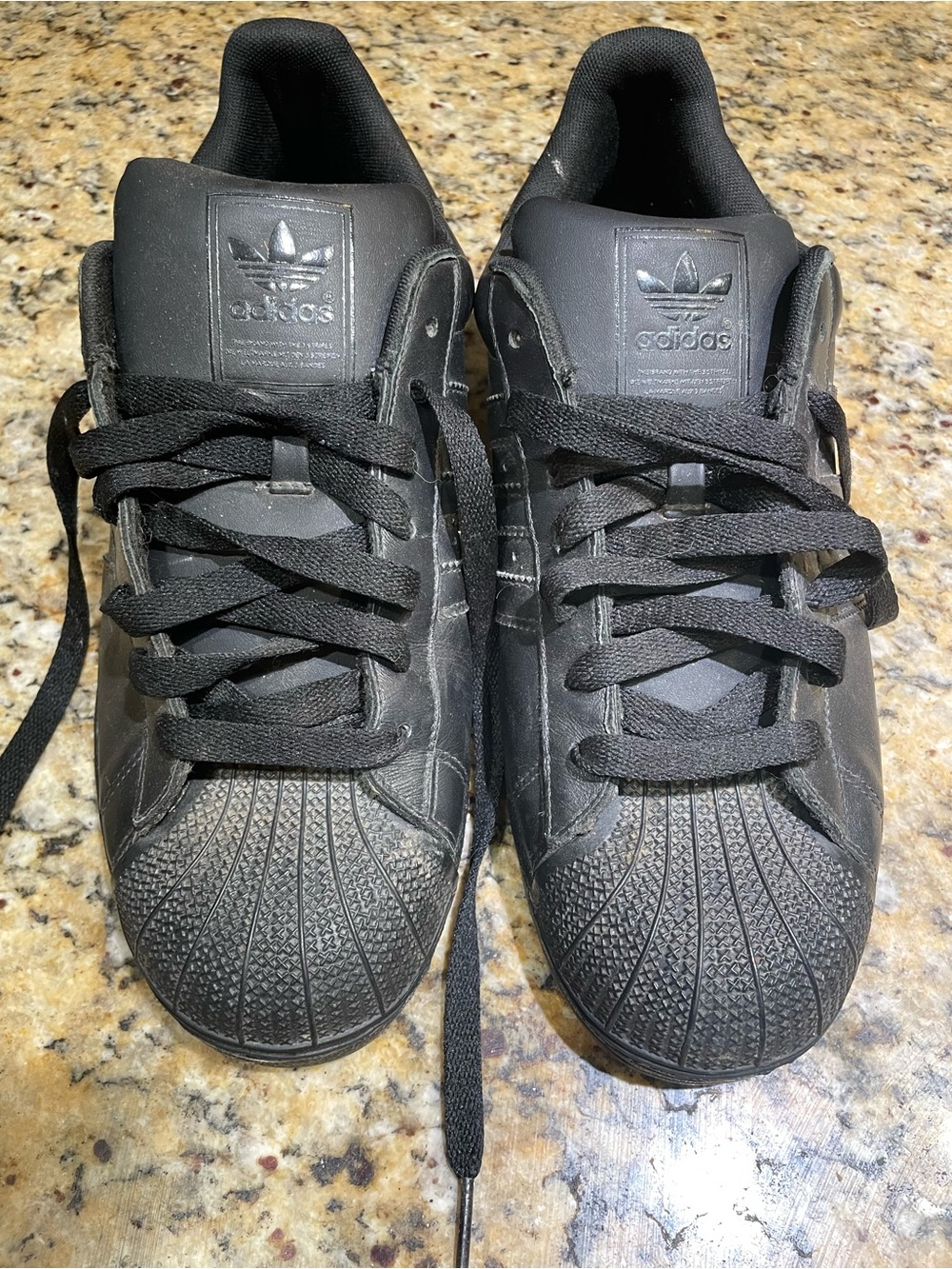 adidas Black Men’s Shell-Toe Low-Top Sneakers size 11